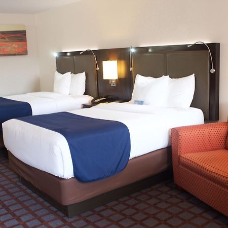 Days Inn By Wyndham Woodbury Long Island Dış mekan fotoğraf