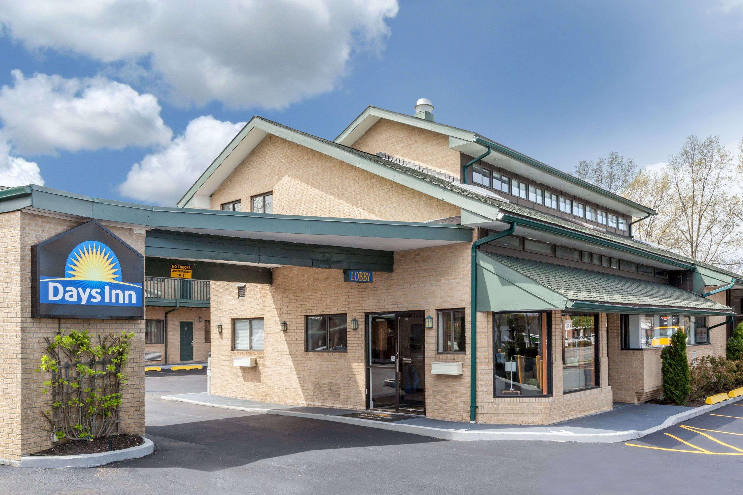 Days Inn By Wyndham Woodbury Long Island Dış mekan fotoğraf