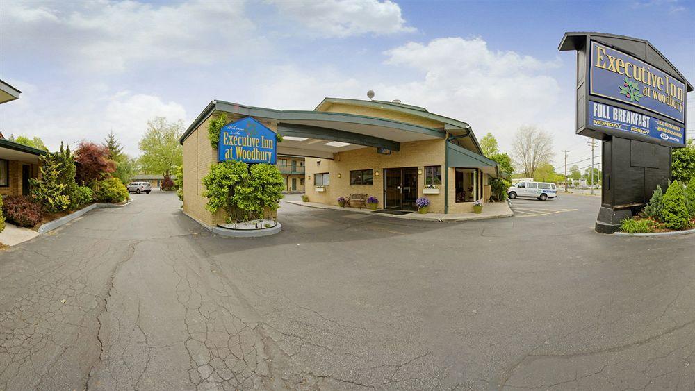 Days Inn By Wyndham Woodbury Long Island Dış mekan fotoğraf