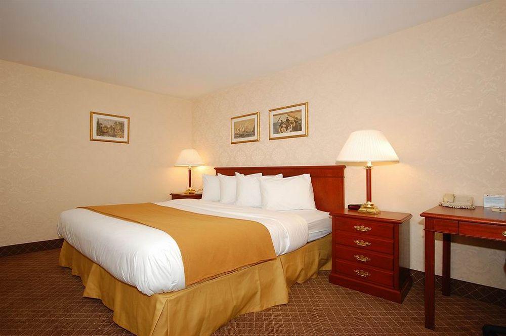 Days Inn By Wyndham Woodbury Long Island Oda fotoğraf