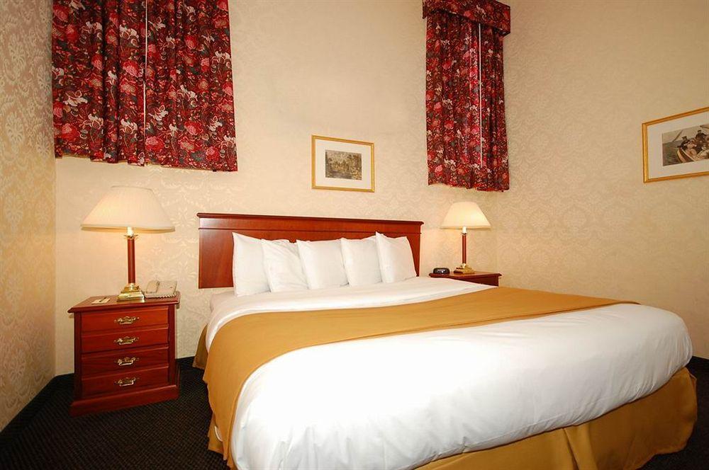 Days Inn By Wyndham Woodbury Long Island Dış mekan fotoğraf