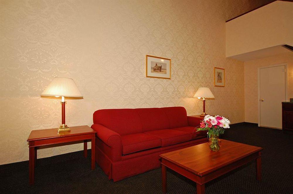 Days Inn By Wyndham Woodbury Long Island Dış mekan fotoğraf