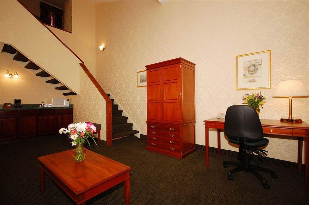 Days Inn By Wyndham Woodbury Long Island Dış mekan fotoğraf