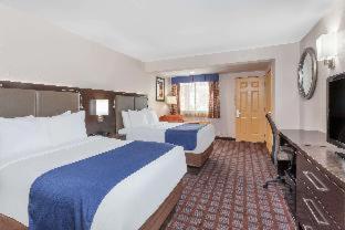 Days Inn By Wyndham Woodbury Long Island Oda fotoğraf