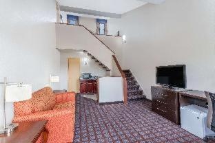Days Inn By Wyndham Woodbury Long Island Oda fotoğraf