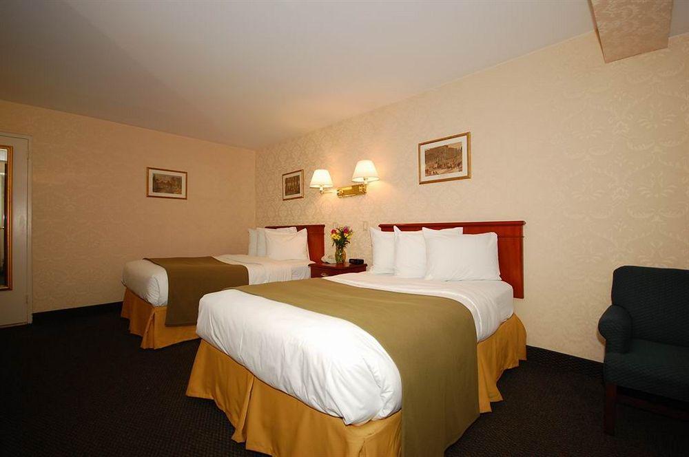 Days Inn By Wyndham Woodbury Long Island Dış mekan fotoğraf